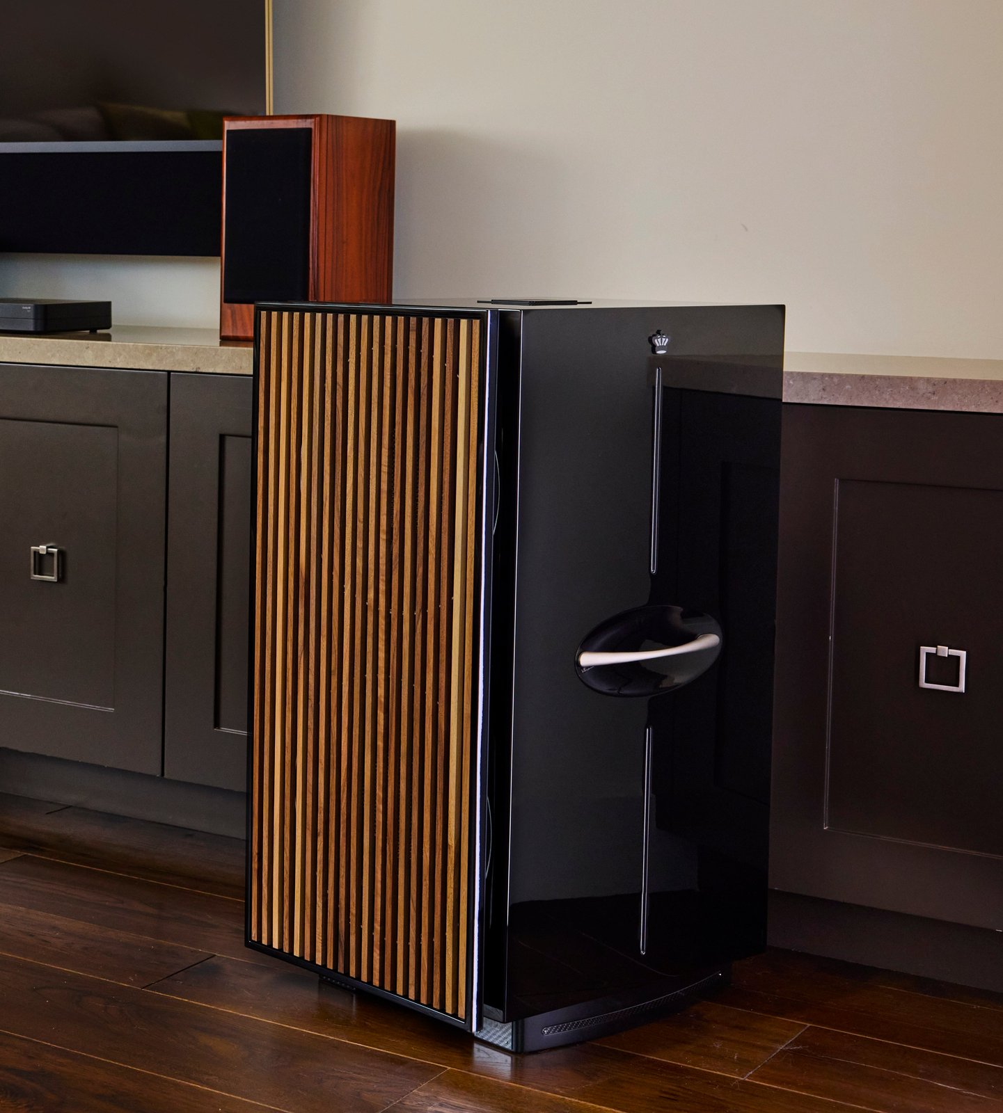 REL 212 Black Label Subwoofer